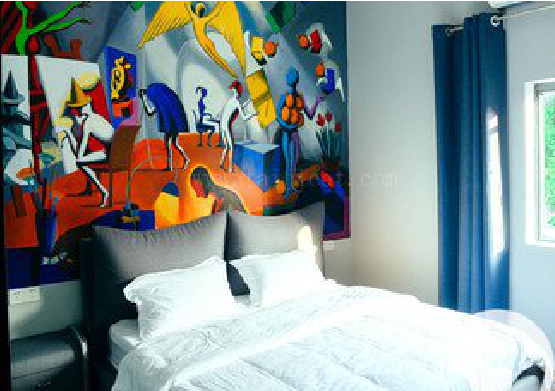 钟山对于酒店的墙体彩绘而言更注重哪些方面？